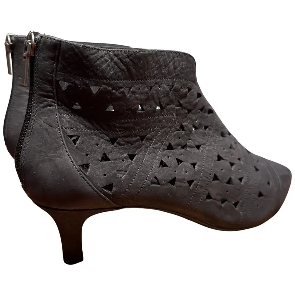 Rockport Total Motion Kalila Women's 10 Black Nubuck Booties Kitten Heel Cut Out